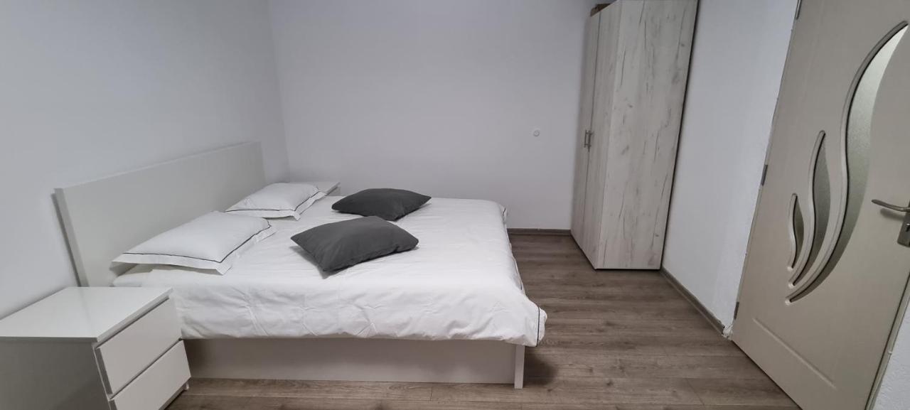 Apartament L & L Deva Exterior photo